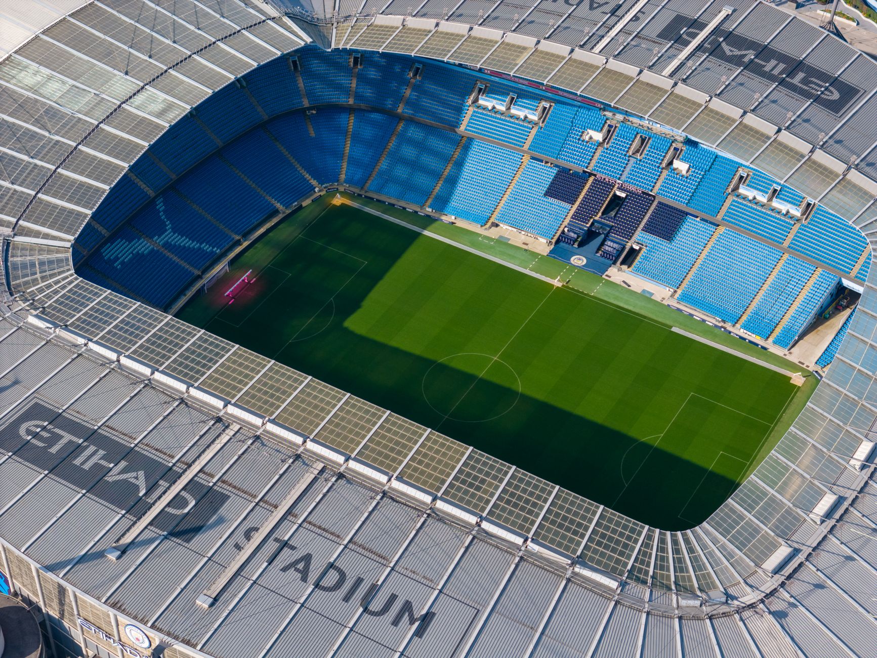 Illustration for Man City agree deal to sign Marseille keeper Rulli